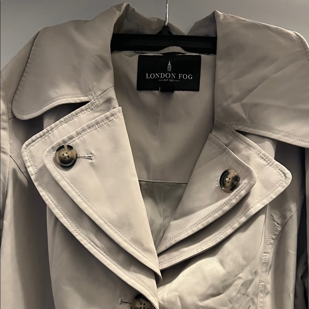 London Fog Light Beige Trench Coat with Double-Breasted Buttons